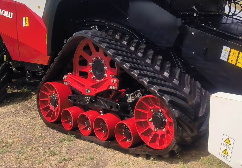 Премьера комбайна с полугусеничным ходом Премьера комбайна с полугусеничным ходом